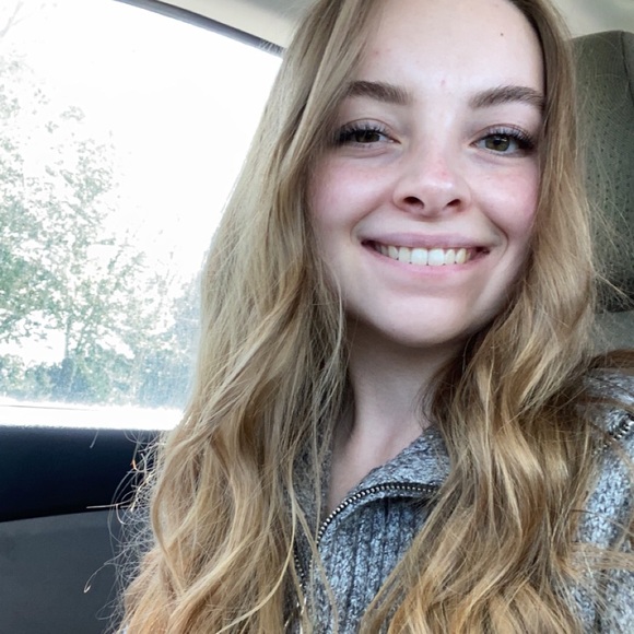 Meet your Posher, Danielle - Picture 1 of 1